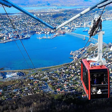 Apartment I Med Flott Standard - Naert Alt Tromso