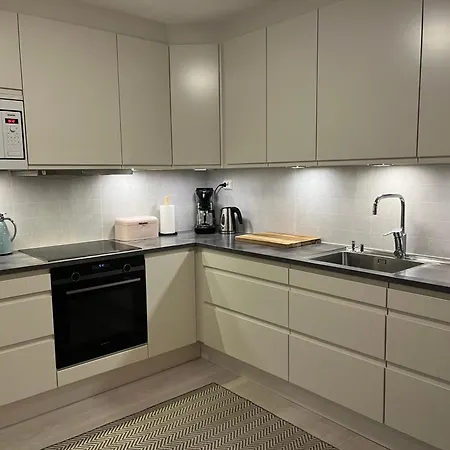 Apartment I Med Flott Standard - Naert Alt Tromso