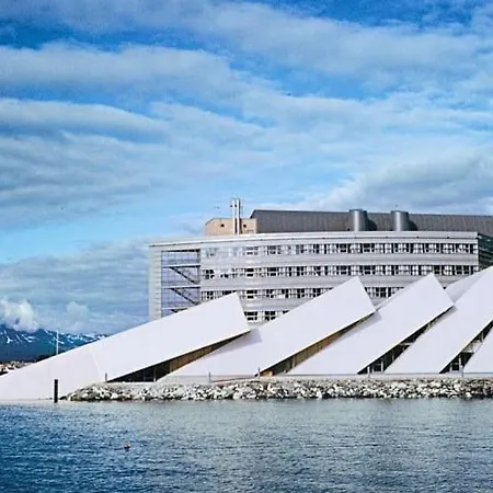 And Comfortable In - Free Parking Included Lejlighed