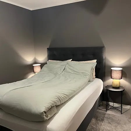 And Comfortable In - Free Parking Included Lejlighed